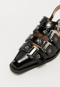 Thumbnail Image 6