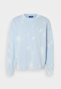 Sudadera azul claro con un patrón de teñido anudado, cuello redondo y mangas anchas. Fabricada con un tejido suave y con puños y dobladillo acanalados.