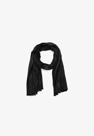 Écharpe légère noire avec motif subtil et bords frangés, pliée en boucle lâche sur fond blanc.