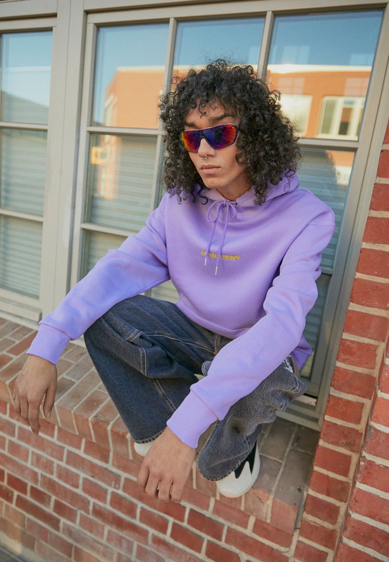 On Vacation CENTRAL CARRIER HOODIE - Sweatshirt - lavender/lilac -  Zalando.co.uk