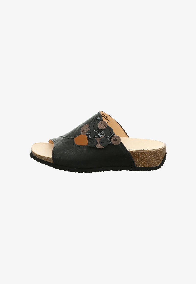 Zwarte leren slides met open teen en een decoratief rond applicatiepatroon. Kurken voetbed en een geribbelde rubberen buitenzool.