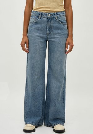 Global Funk AMARILLO - Flared Jeans - light blue brushing