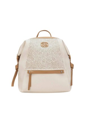 Zaino color crema con motivo floreale traforato, rifiniture marrone chiaro, tasca frontale con cerniera e manico superiore.