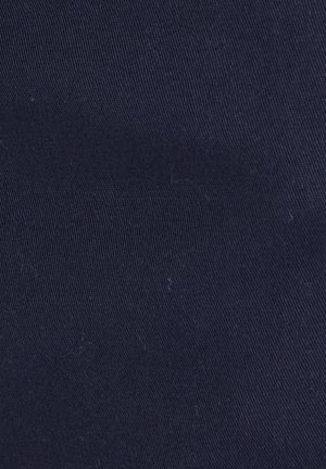 Marineblaue Stoff mit glatter Textur und subtiler gerippter Struktur. Einfarbig ohne sichtbare Markierungen oder Verzierungen.