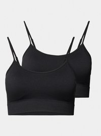 Δύο μαύρα σουτιέν bralette με λεπτές ρυθμιζόμενες τιράντες, στρογγυλές λαιμόκοψεις και απαλό, ελαστικό ύφασμα. Διαθέτουν ασύμμετρο σχεδιασμό και ραβδωτή υφή στη ζώνη.