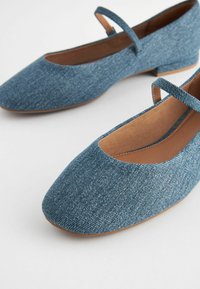 Next WIDE FIT FOREVER COMFORT MARY JANE - Pahkluurihmadega baleriinad - denim