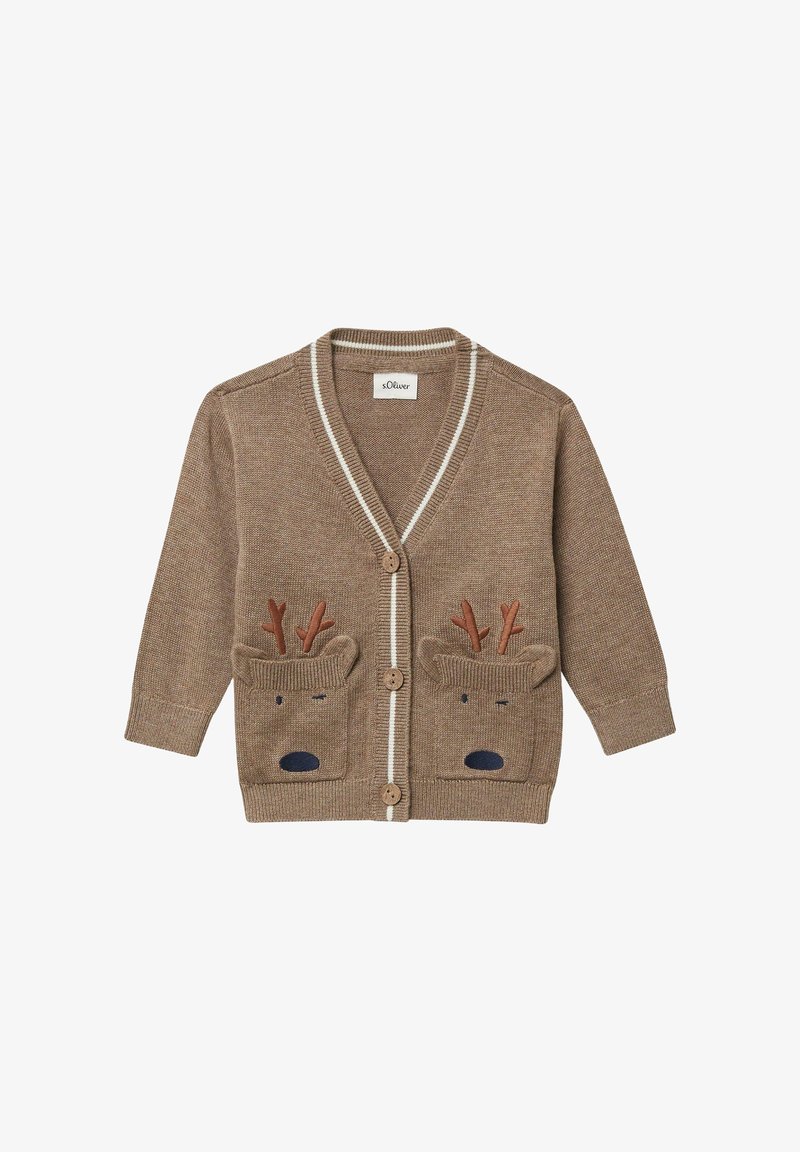 Cardigan marron en tricot avec un col en V, présentant des motifs de poches renne, des bois en tissu marron, et deux boutons à l'avant.