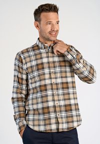 Camicia a quadri marrone e bianca con colletto a bottone, maniche lunghe e chiusura frontale a bottoni; decorata con dettagli neri. Tessuto morbido, vestibilità rilassata.