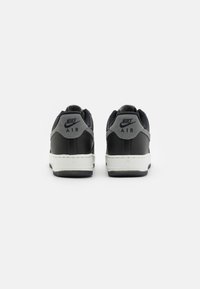 Nike Sportswear AIR FORCE 1 07 LV8 - Tenisky - black/smoke grey