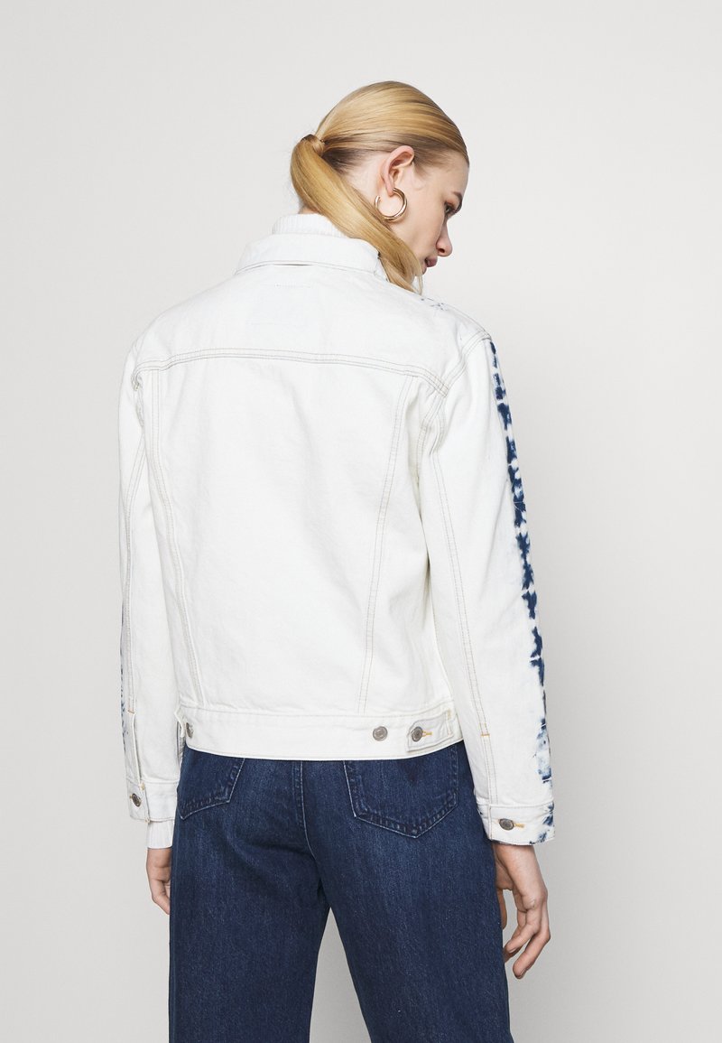 Levi's Ex-Boyfriend Trucker spijkerjas met voering van teddy • Indigo