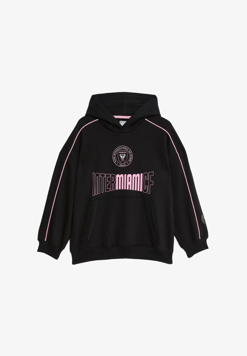 Felpa nera con maniche lunghe, dettagli rosa lungo le cuciture, grande tasca frontale, logo stampato e testo "INTERMIAMICF" sulla parte anteriore.