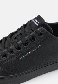Tommy Hilfiger CORE  - Sneakers basse - triple black
