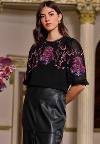 Love & Roses EMBROIDERED ROUND NECK PUFF SLEEVE-REGULAR FIT - Bluza - black embroidery