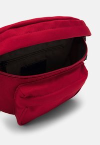 Pier One Sac banane - red