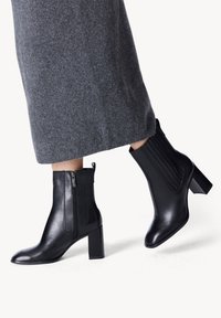 Tamaris Kotníkové boty - black