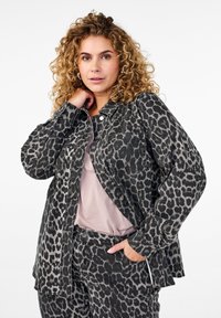 Zizzi MIT ENMUSTER UND KNÖPFEN - Blúzka so zapínaním na gombíky - dark grey leo