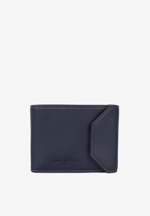 Marine leren portemonnee met een soepele textuur, voorzien van een diagonale klep en zichtbare stiksels. Geëmbosseerd logo aan de onderkant.