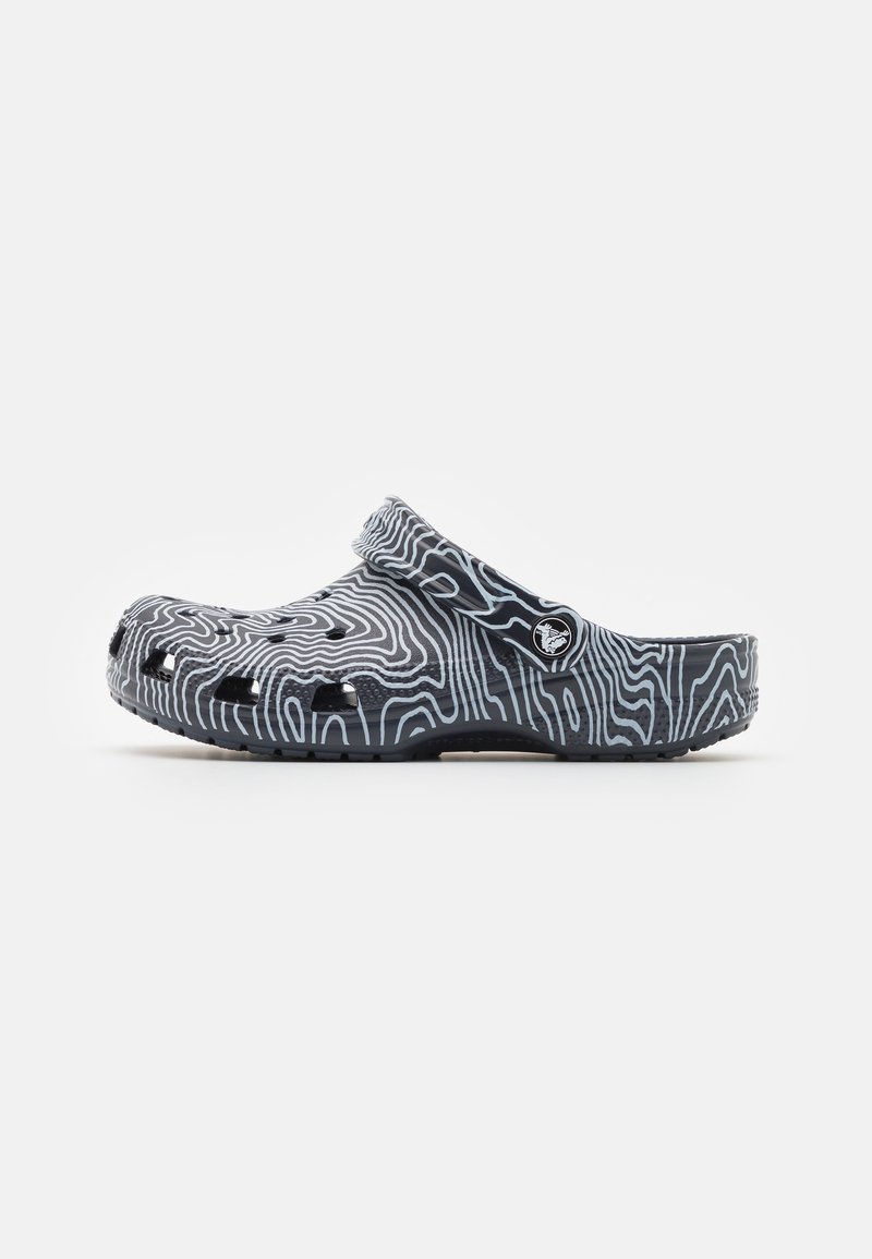 Crocs CLASSIC TOPOGRAPHIC UNISEX - Mules - deep navy/multi-coloured ...