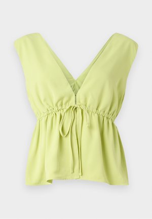 Šviesiai žalia, be rankovių blouse su giliu V formos iškirpimu, susiraukšlėjusia juosmens linija ir rišamos detalės. Pagaminta iš lygaus, lengvo audinio.