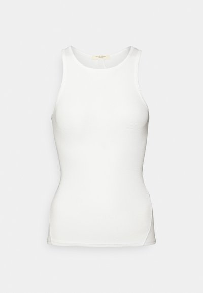 Hvid ribbet tanktop med rund halsudskæring og ærmeløs design. Har sømløse sider og en tætsiddende silhuet.