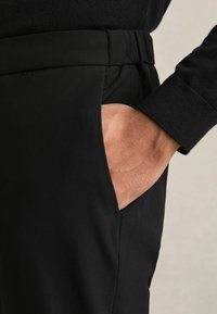 Reiss REGULAR FIT DRAWCORD - Pantaloni - black