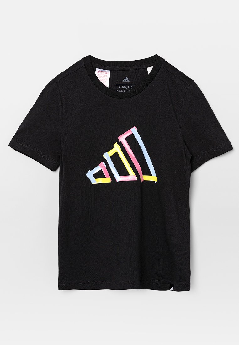 Svart bomull t-shirt med en grafisk logotyp i rosa, gult och blått. Korta ärmar, rund hals och en vanlig passform.