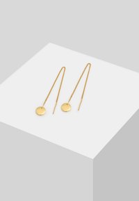 Orecchini a goccia in oro con lunghe catene sottili e pendenti circolari. Finitura liscia e lucida con un design semplice e minimalista.