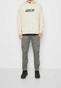 YOURTURN Jersey con capucha - tan
