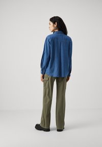 ONLY Tall ONLBEA LOOSE SHIRT  - Skjortebluse - medium blue denim