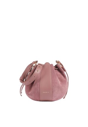 Borsa a secchiello in pelle e camoscio rosa con tracolla regolabile e dettagli in metallo dorato.