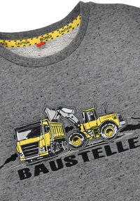 Gray cotton t-shirt with a crew neck, featuring a yellow and black construction vehicle graphic and the word "BAUSTELLE" in black.