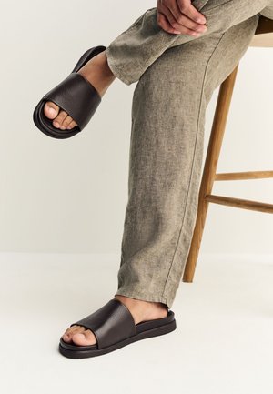 Next, REGULAR FIT - Muiltjes - brown