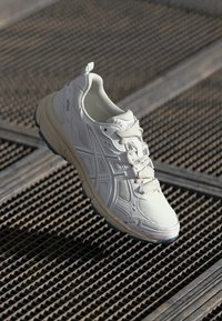 ASICS SportStyle SKYHAND OG UNISEX - Sportcipő - olive canvas/tai-chi yellow