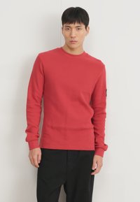 Calvin Klein Jeans BADGE TEE - Topper langermet - garnet