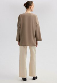 Touché Privé BUTTON DETAIL - Blouse - mink