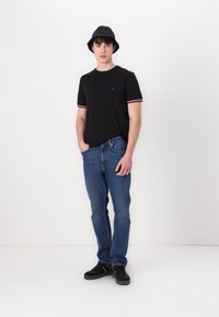 Thumbnail Image 3