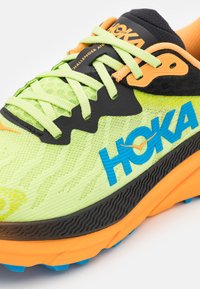 HOKA CHALLENGER 7 - Løpesko for mark - black/lettuce