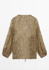 Bluzka z długim rękawem o luźnym kroju, z beżowo-brązowym wzorem w panterkę, marszczonymi elastycznymi mankietami i ściągaczem na dole.