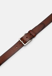 Brown leather belt featuring a silver metal buckle, with eight holes for adjustment and a smooth, matte finish.