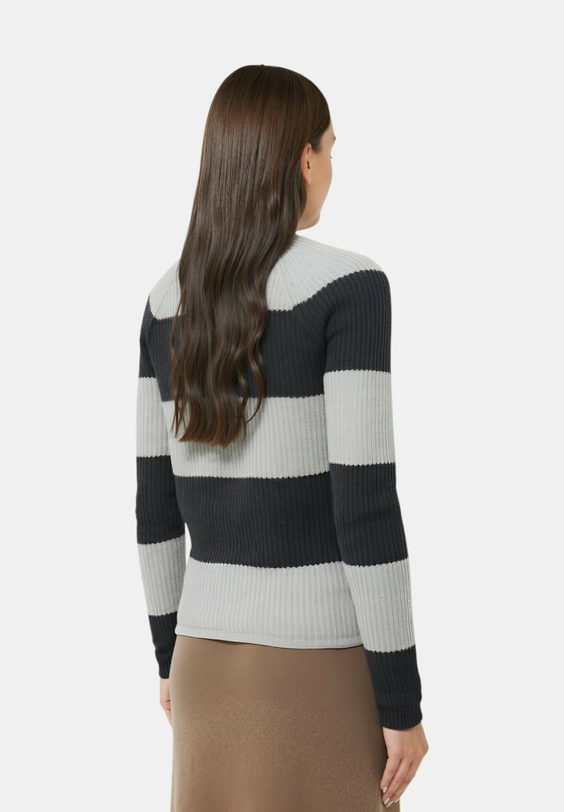 Maglione a coste con strisce orizzontali grigie e nere. Il design ha una forma aderente con maniche lunghe. Materiale morbido con una finitura testurizzata.