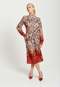Liquorish ZEBRA PRINT WITH HIGH NECK AND DRAPED WAIST - Day dress - red