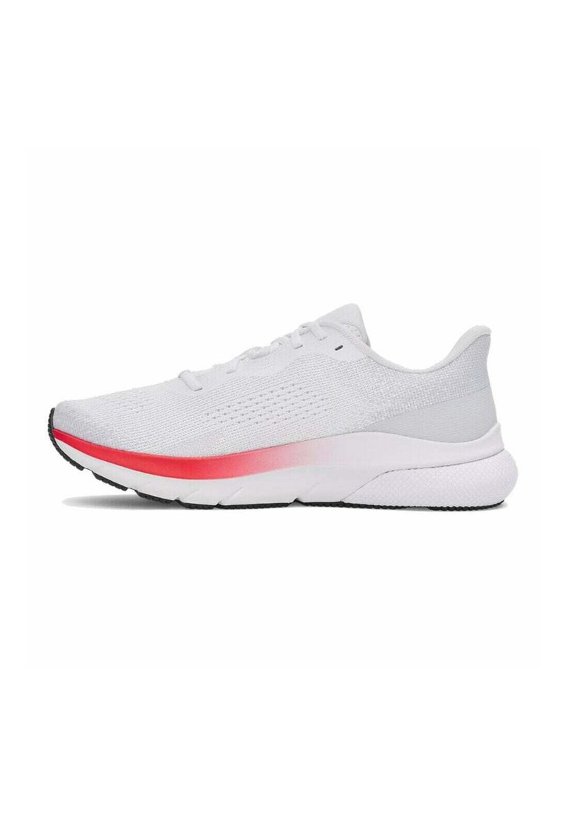 Chaussure de sport blanche avec une tige en maille texturée, une bande dégradée rose, une semelle légère et une semelle extérieure en caoutchouc noir.