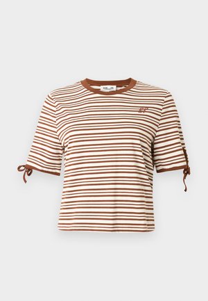 Καφέ και λευκό πουκάμισο με οριζόντιες ρίγες και κοντά μανίκια, με δεμένες άκρες μανικιών και καφέ γιακά, με μικρό κεντημένο λογότυπο στο στήθος.