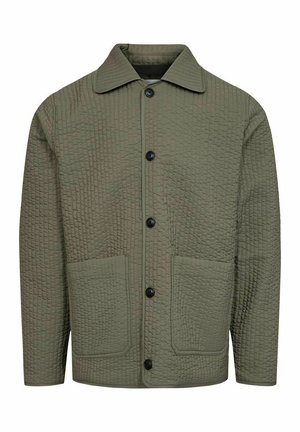 Gepolsterte olivgrüne Jacke mit Kragen, schwarzen Knöpfen, zwei vorderen Taschen und einem strukturierten Muster. Geeignet für das Lagenlook und die Freizeit.