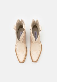 Steve Madden WAYNOA - Kovbojské/motorkářské kotníkové boty - beige