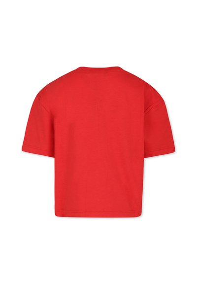 T-shirt in cotone rosso con maniche corte, scollatura rotonda e vestibilità comoda. Il tessuto è liscio, senza motivi né dettagli.