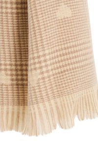 Bufanda de tejido beige y crema con un patrón de cuadros; presenta bordes con flecos y una textura suave.