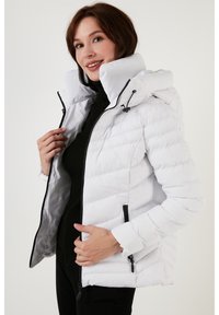 LELA SLIM FIT - Winter jacket - white