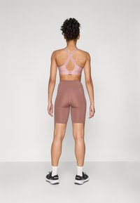 Under Armour MOTION BIKE SHORT - Leggings - sierra taupe/white