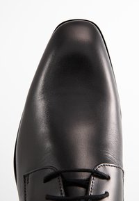 Dune London SATCHEL - Derbies & Richelieus - black